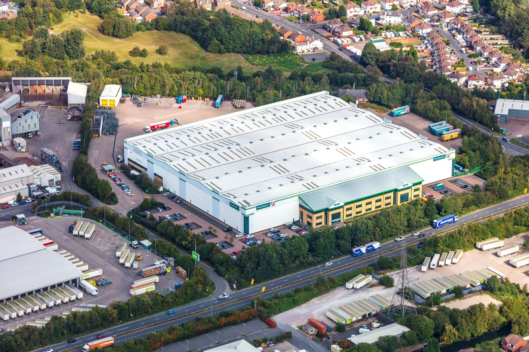 Rent a warehouse in Version Park, Willenhall Logicor